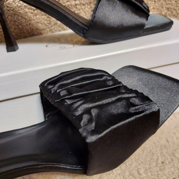 Square Toe Slide Sandals - Picture 3 of 4